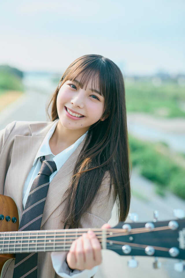 日向坂46・五期生グラビアに反響「制服にギター似合いすぎ」「本物の