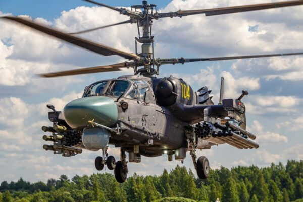 火だるまになったロシア軍の攻撃ヘリが「地上に激突」 ドローンによる
