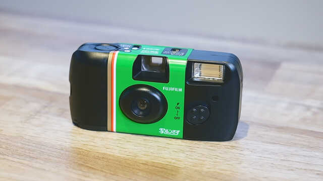 アナログのレトロな風情で流行中。今買えるフィルムカメラ4選|au Web