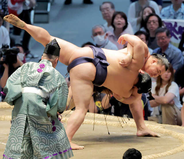 豊昇龍、2敗をキープ 右膝にテーピングも「問題ない。何かあったら
