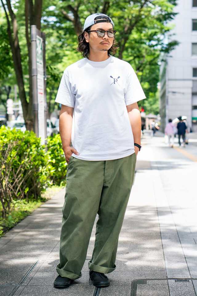 コムデギャルソン キルティングパンツ　カーキ 夏も人気絶好調な“カーキ”のパンツ。爽やかに取り入れた洒落た