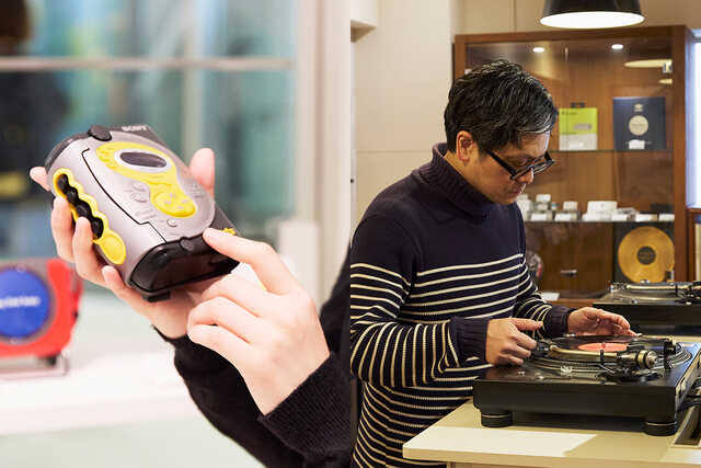 ぼくらの“カコ”に逆回転。懐かしくも新しい「レコード」と「カセット