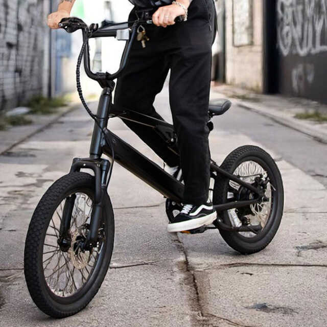 電動アシスト自転車 シティタイプ ブラック 欲しかったのはこんなスタイル。オールブラックがカッコいいBMX