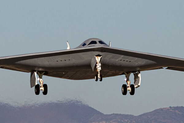 USAF B-2 ステルス爆撃機 B-2 (航空機) - Wikipedia