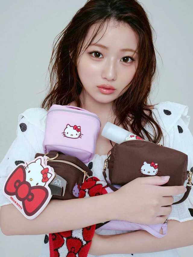 辻希美・長女 】ハローキティのグッズに囲まれアンニュイスマイル