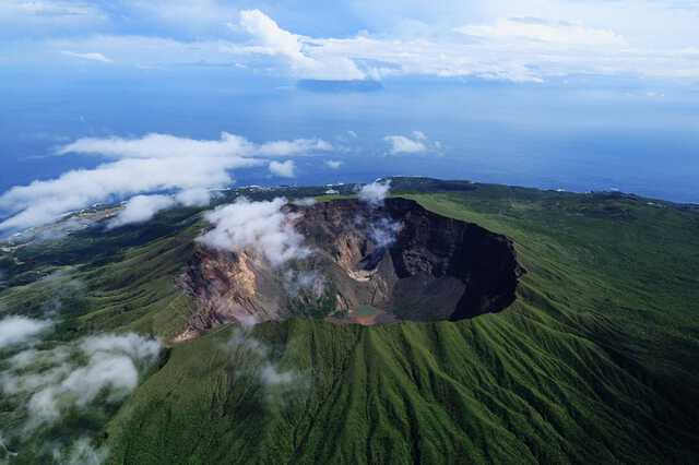 緑に染まる三宅島 近年は火山体験ツアーも|au Webポータル国内ニュース