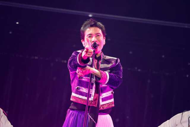 郷ひろみ本人がLIVE中で着用していたFENDYシャツ 郷ひろみ本人がLIVE中で着用していたFENDYシャツ 郷ひろみ、初