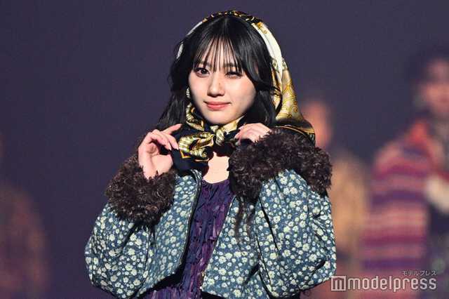 乃木坂46川崎桜、ミニ丈ニットワンピからほっそり美脚輝く「冬の妖精