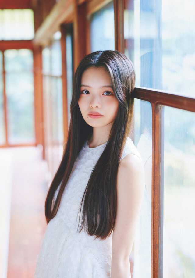 櫻坂46四期生・浅井恋乃未、ノースリーブ姿で透明感放つ「週プレ」登場