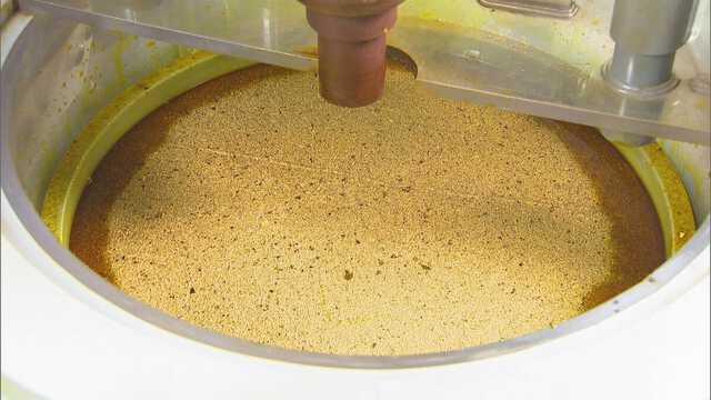 ごみ”から大量の金が!? パソコン基板1トンから天然金鉱山の数十倍の金