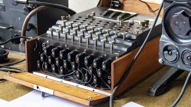 第二次大戦期の超難解暗号マシン「エニグマ」に現代のAIが挑んでみた