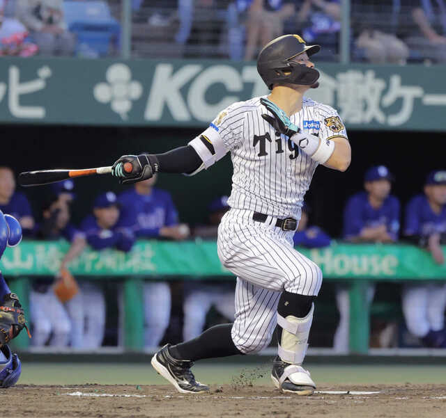 阪神】佐藤輝明、ドラ1後輩の立石に“歓迎弾”「最高のかたちで追加点を