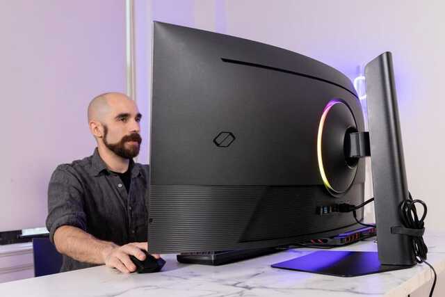 サムスン40インチ湾曲ゲーミングモニター。暗所プレイの没入感スゴい