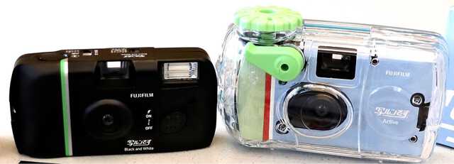 写ルンです」20年ぶり新商品、防水と白黒フィルムの2モデル…若者ら