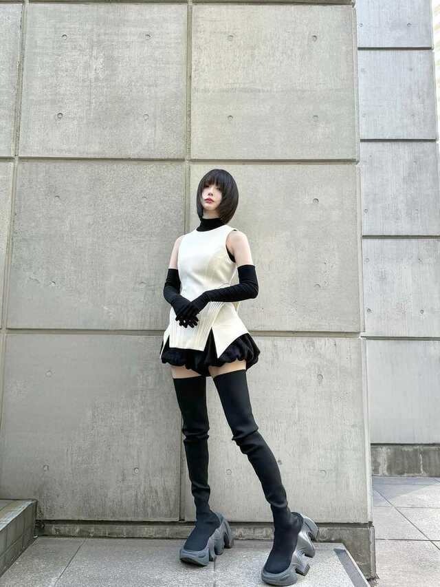 あのちゃん 】 黒ミニスカの〝小悪魔スタイル〟 レッドカーペットで