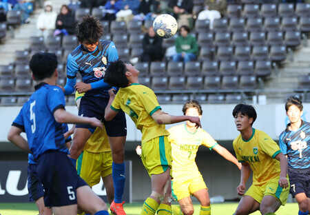 大津、冷静に逆転＝高校サッカー|au Webポータルスポーツニュース