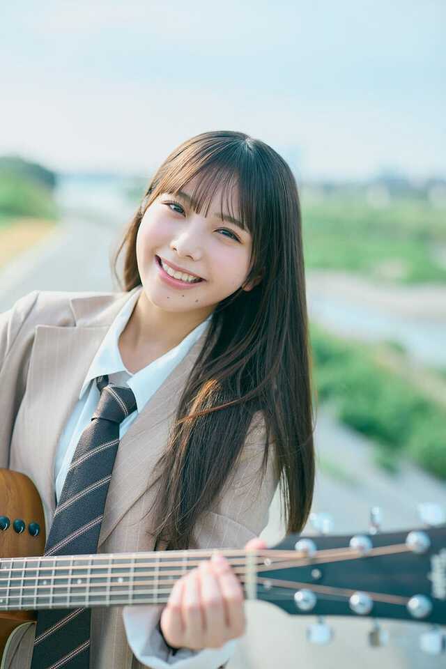 日向坂46下田衣珠季、ギター持ちキュートな笑顔「五期生の