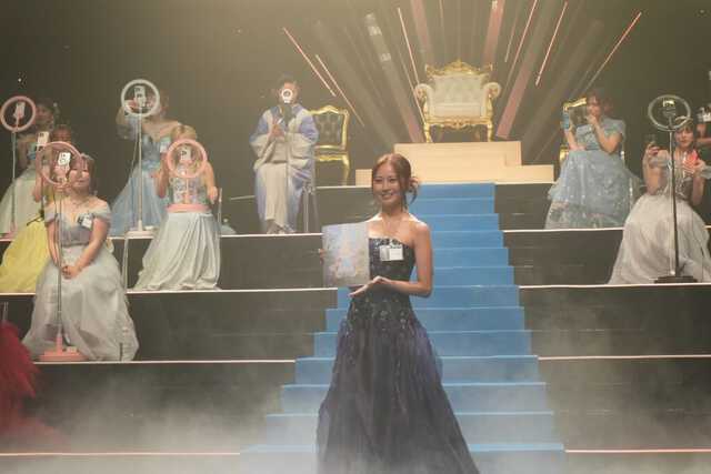 煌びやかなドレス姿の人気ライバー50名が集結【フォトレポート｜17LIVE