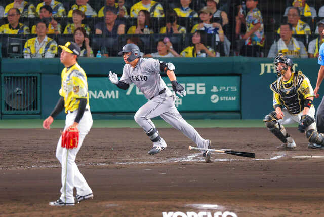巨人】石塚裕惺が高校時代の特別メニュー生かし、才木から甲子園初安打