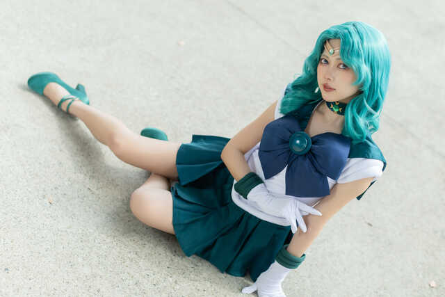 セーラーネプチューン　コスプレ セーラーネプチューンのコスプレでスラリ美脚 コスプレイヤー兼モデル