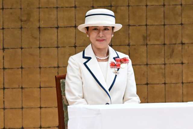 毎年違う表情に》皇后雅子さま、全国赤十字大会で見せるネイビー×白のバイカラーコーデ |au Webポータル国内ニュース
