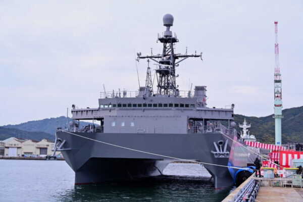 旧海軍でも採用ナシ！ お値段200億円弱の非武装の自衛艦「びんご」就役
