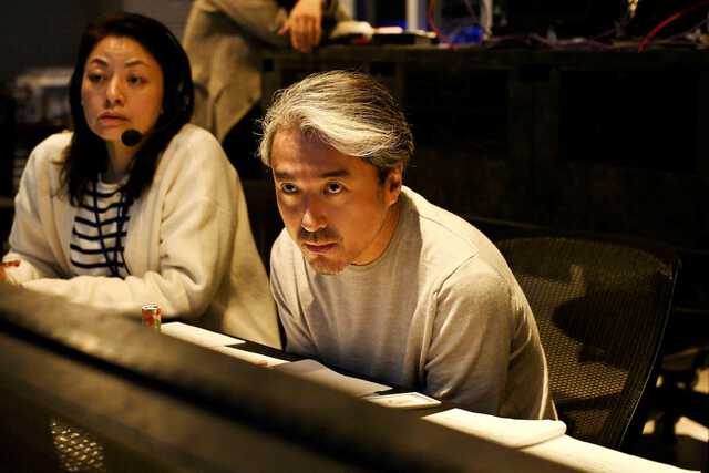 中村倫也×神木隆之介が火花を散らす！ 映画『君のクイズ』緊迫の場面