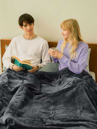 ユニクロが作った毛布「ヒートテックモウフ」でぬくぬくに包まれる|au