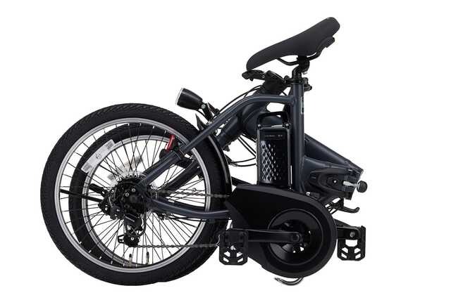 折り電動自転車 ブラック 電車旅と相性抜群なのは嬉しい！」800g軽量化で扱いやすさアップ