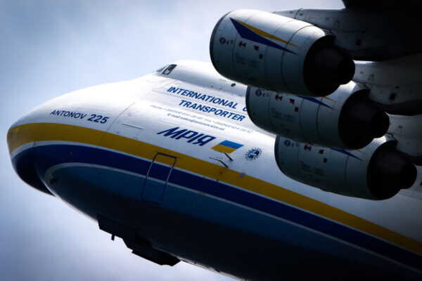 世界最大の怪鳥機」日本飛来時の貴重なショットが公開される