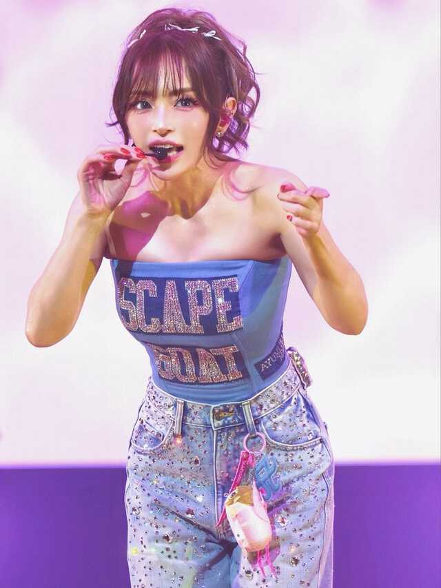 浜崎あゆみ 】 過酷な連続公演に「何回も精神ぶっ壊しながら蘇りながら