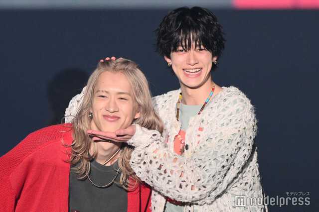 BUDDiiSもーりー＆小川史記、頭ポンポン・ハグ・あご乗せ…連続密着に