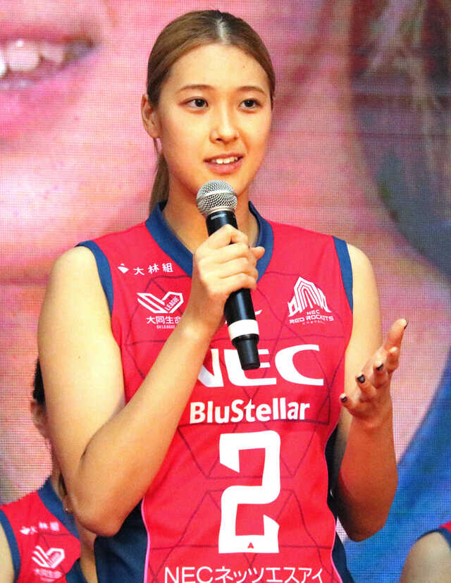 バレー】佐藤淑乃「気合が入る」レッドカーペットで「ハイキュー