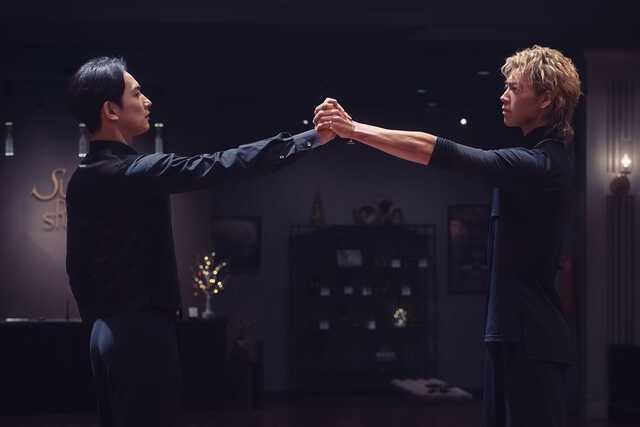 竹内涼真×町田啓太、頬に手を寄せ…！ 映画『10DANCE』視線絡み合う“愛