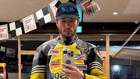 r*e様 復刻 POWELL BONES スイングトップ 長瀬智也 長瀬智也】バイクレース最終戦を前に呼びかけ「我々もレースを