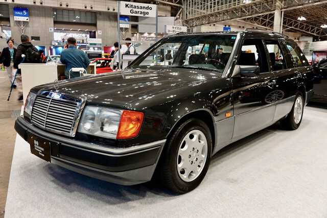 メルセデスベンツ W124 後期ディーラー車 純正ナンバーベース 未使用 中古車相場上昇中。オートモビルカウンシル2026で見つけた“極上”90年代