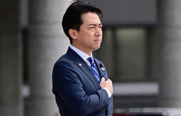 小泉進次郎 日本製“段ボールドローン”に驚き 防衛分野への
