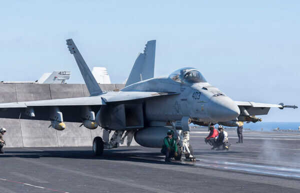 トップガンで有名な F/A-18「スーパーホーネット」初飛行から30周年