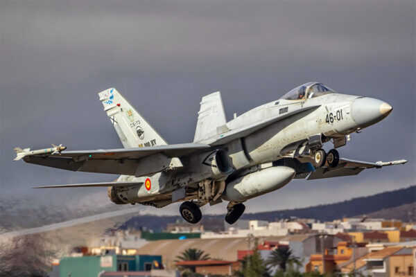 ロシア軍機“異例の重装備”で領海近く飛行！ 二次災害もある“強力な爆弾