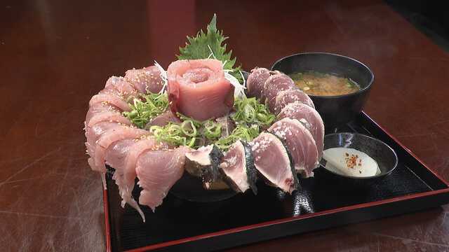 オモウマい店丼&公式本 本ガツオ＆キハダマグロ…25切れ 1600円の“ボリューミーな丼”が