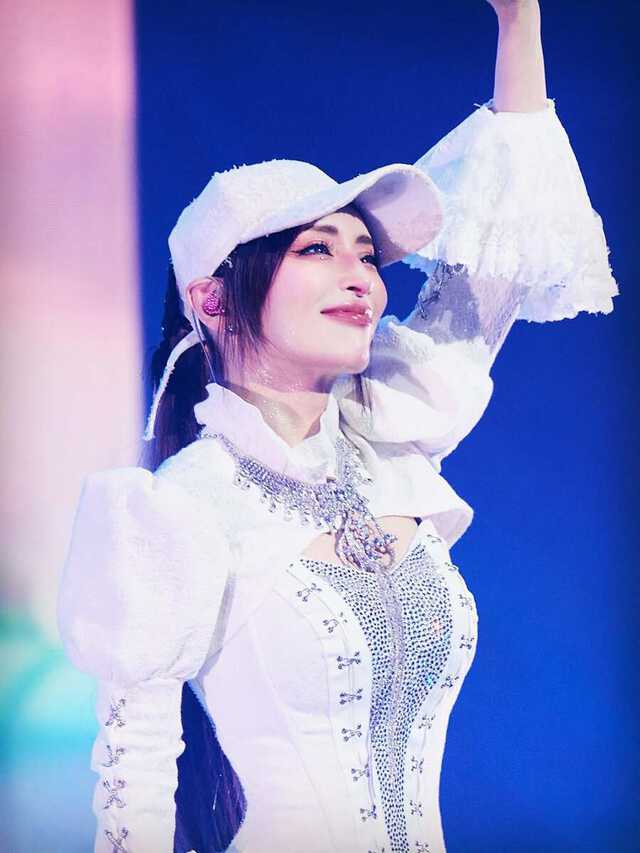 浜崎あゆみ 】 「しんどい時こそ笑ってみる」「いつかそれが本当の笑顔