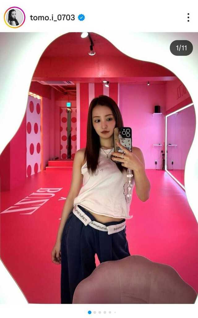板野友美 TVガイド 直筆サイン入りポラロイド写真