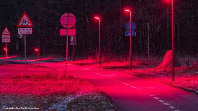 そのうち街灯は「赤色」に切り替わっていくかもしれない|au Web