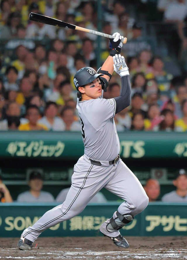 巨人】石塚裕惺が甲子園初安打 才木との真剣勝負に観客から拍手「自分