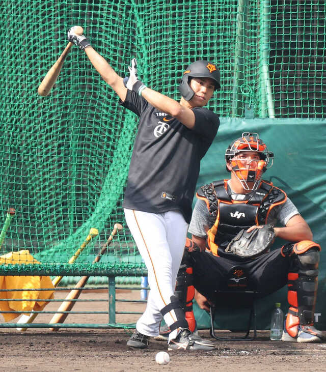 巨人】門脇誠、宇都宮葵星、石塚裕惺が室内で最後まで打ち込み|au Web