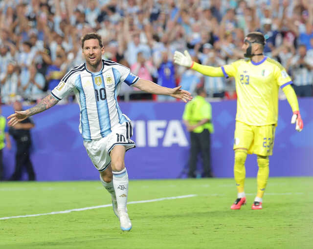 メッシ アルゼンチン代表 二つ星 ツースター W杯優勝モデル 衝撃ハットのメッシ、20年前の同じ日にデビュー＆ゴール、22年