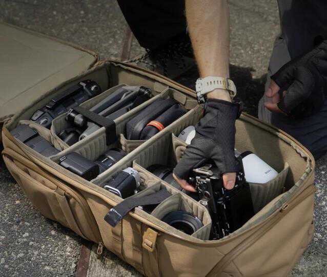 拡張性はなんぼあっても良い。MOLLEシステム採用のカメラバッグで野を