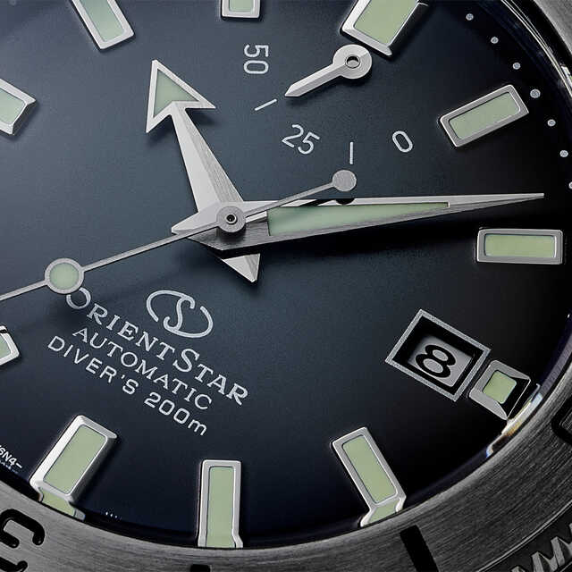 オリエントスター75周年の限定ダイバーズはブルーからブラックへ移ろう