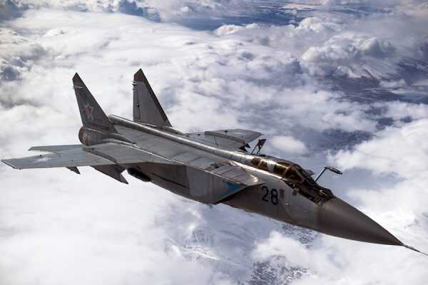 ロシア軍が誇る「世界最速級の戦闘機」を撃破か 攻撃の様子を