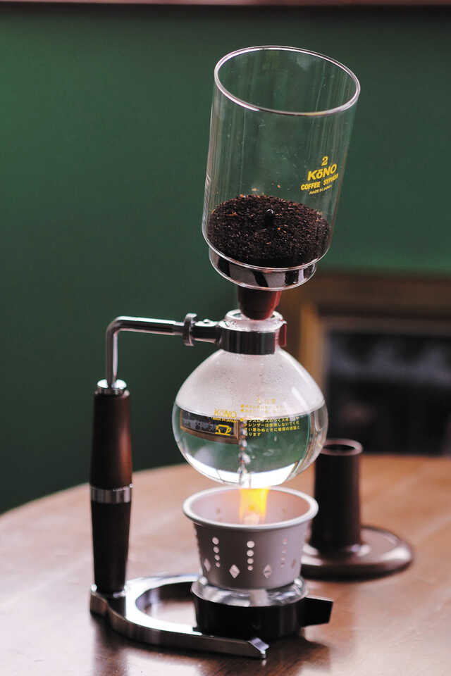 のめり込むなら「サイフォン式」【2026 COFFEE GEAR】|au Webポータル